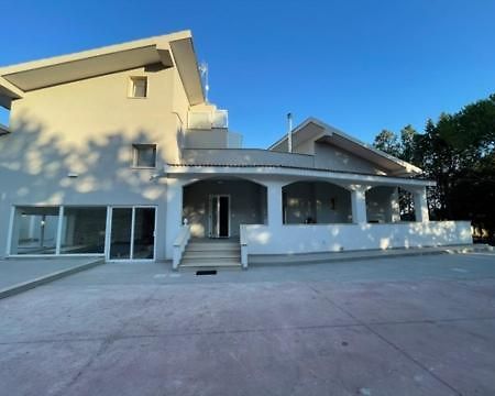 B&B A Pochi Passi Dal Mare Giovinazzo Bagian luar foto