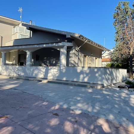 B&B A Pochi Passi Dal Mare Giovinazzo Bagian luar foto