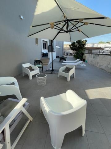 B&B A Pochi Passi Dal Mare Giovinazzo Bagian luar foto