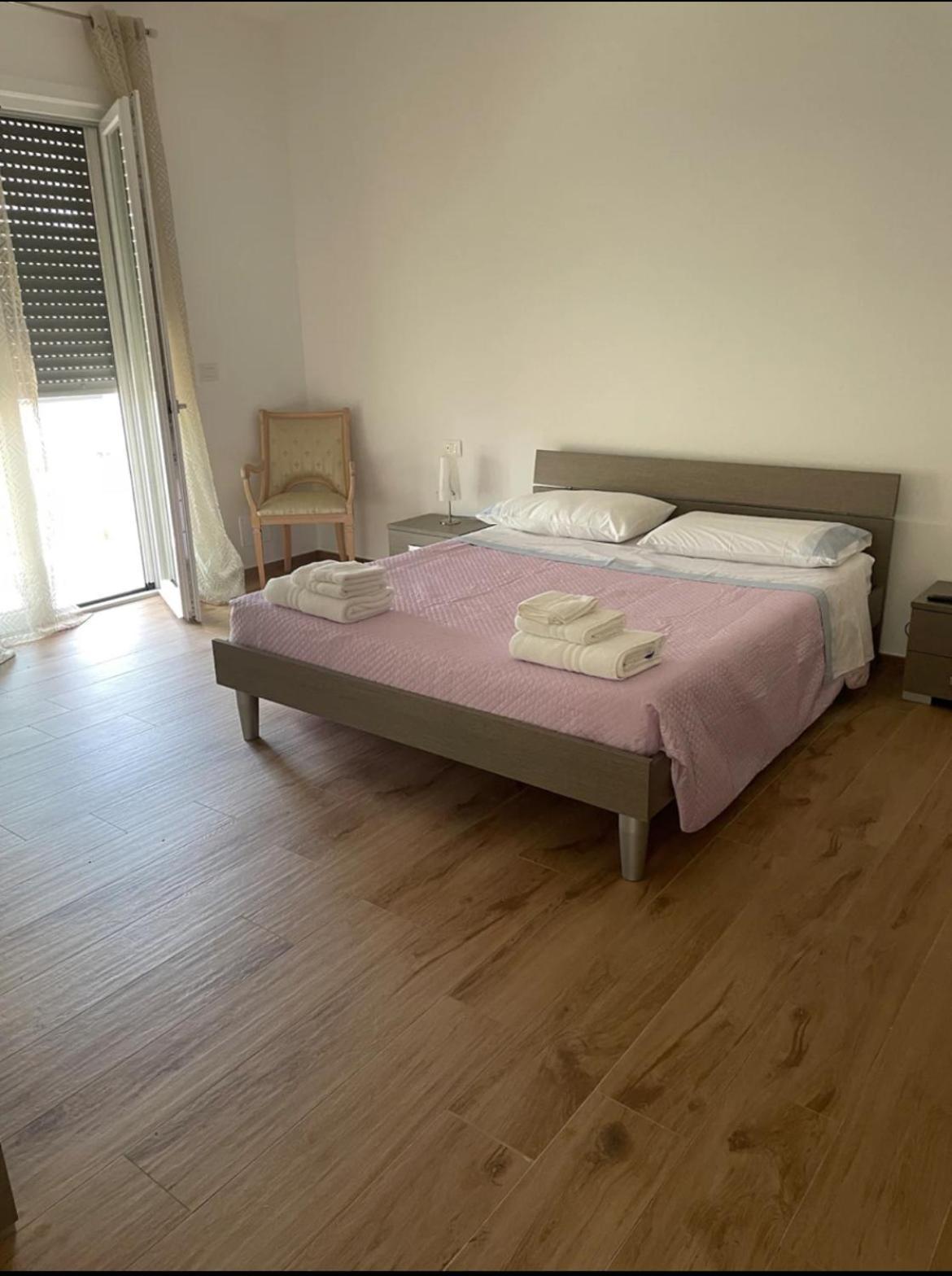 B&B A Pochi Passi Dal Mare Giovinazzo Bagian luar foto